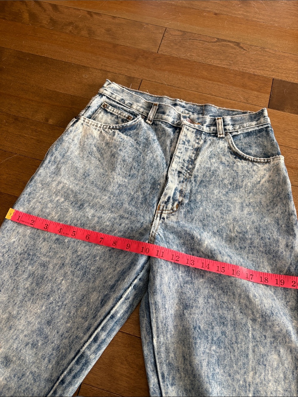 Vintage Relaxed Fit Women's Acid Wash Jeans - Light Blue - Picture 7 of 12